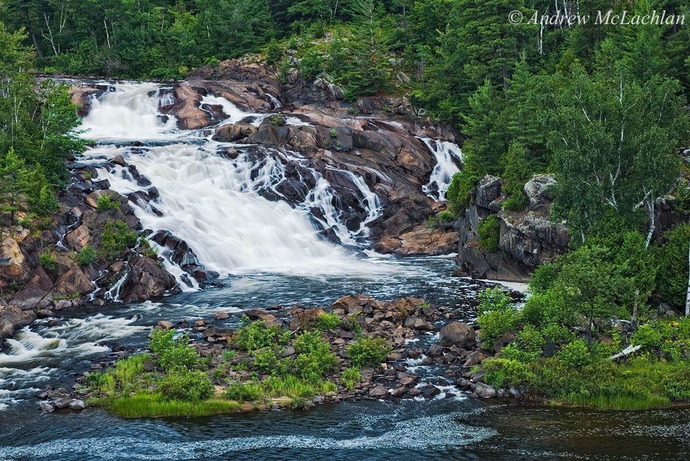 Le chutes Onaping du belvédère A. Y. Jackson, près de Sudbury.